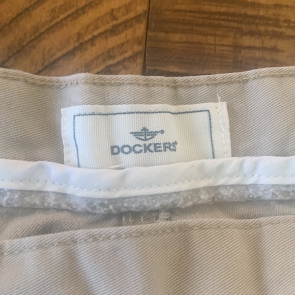 Dockers men’s cargo shorts size 38. - Picture 2 of 7
